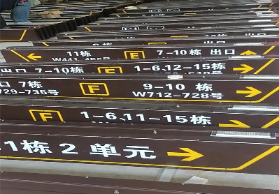 丽江广告标识中，常见的几种安装方式。